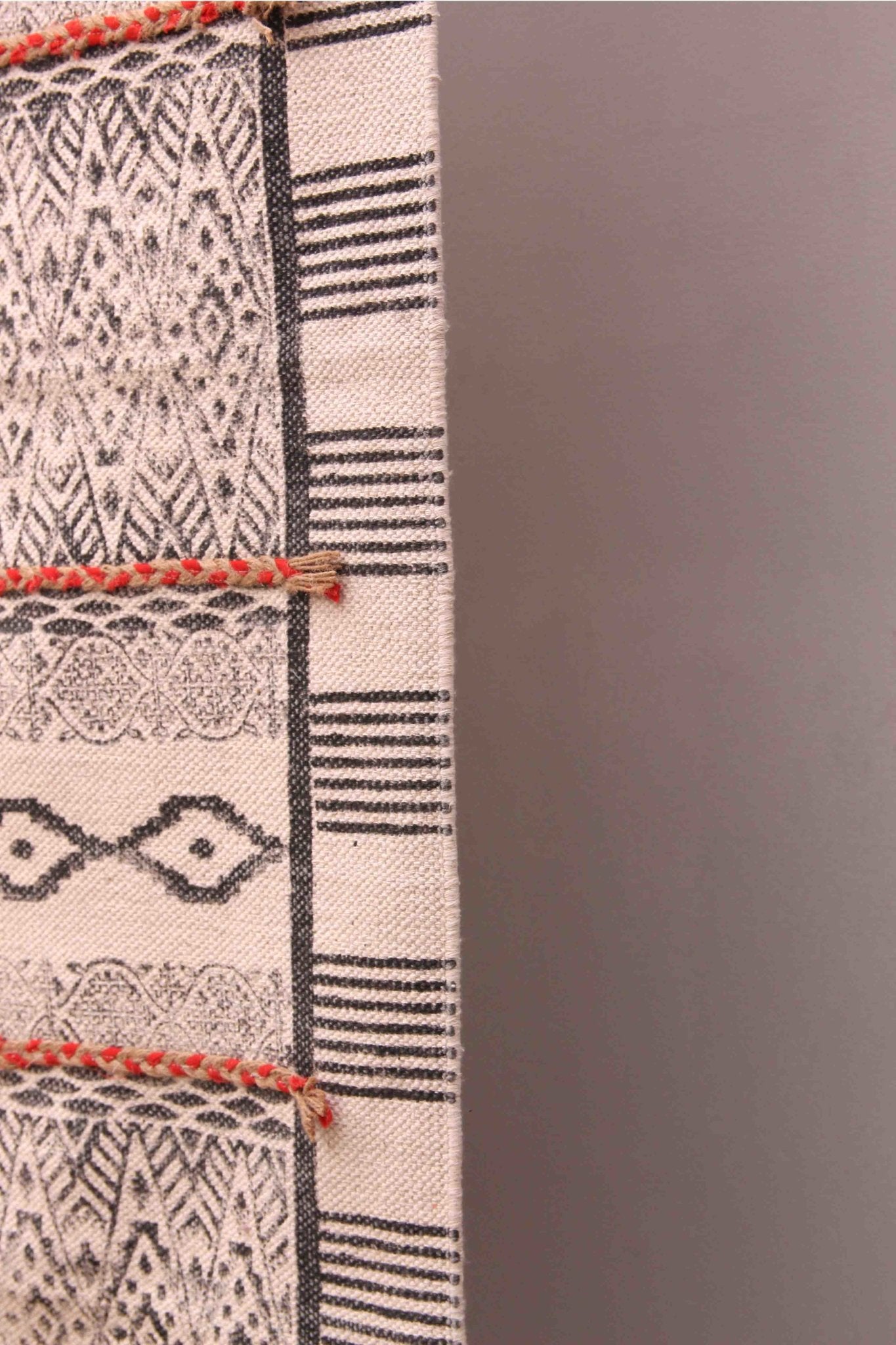 SAFARI - BLOCK PRINTED RUG - BLACK - ART AVENUE