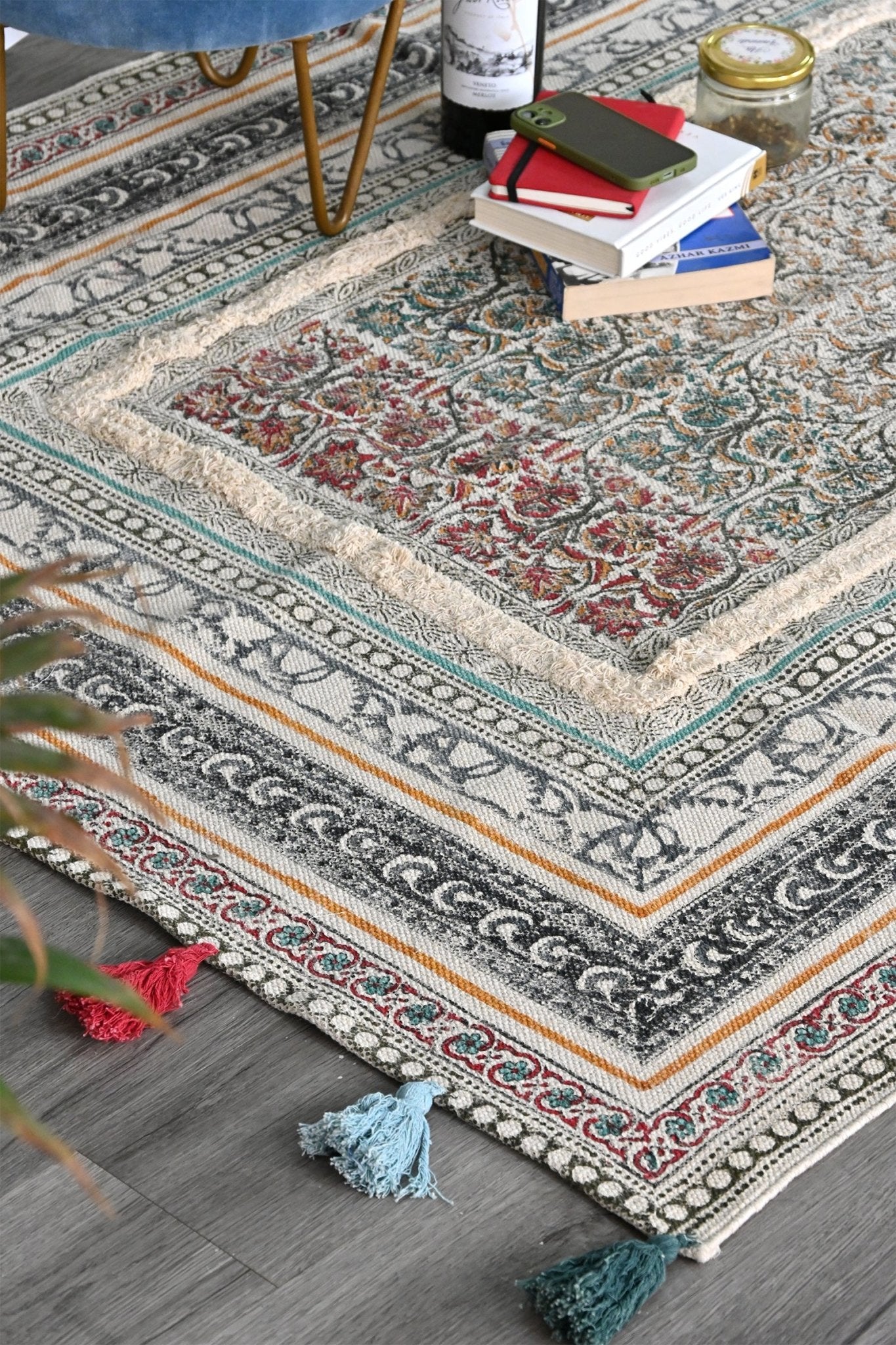 SATIATE - BLOCK PRINTED COTTON RUG with tassels - ART AVENUE