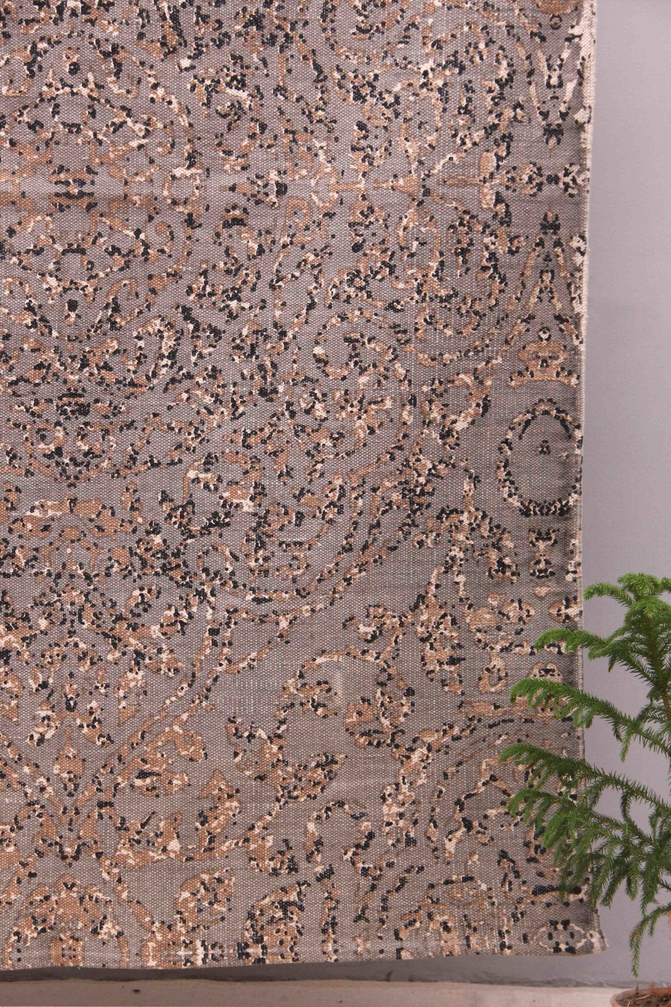 SCRAPPY - PRINTED RUG - GREY - ART AVENUE