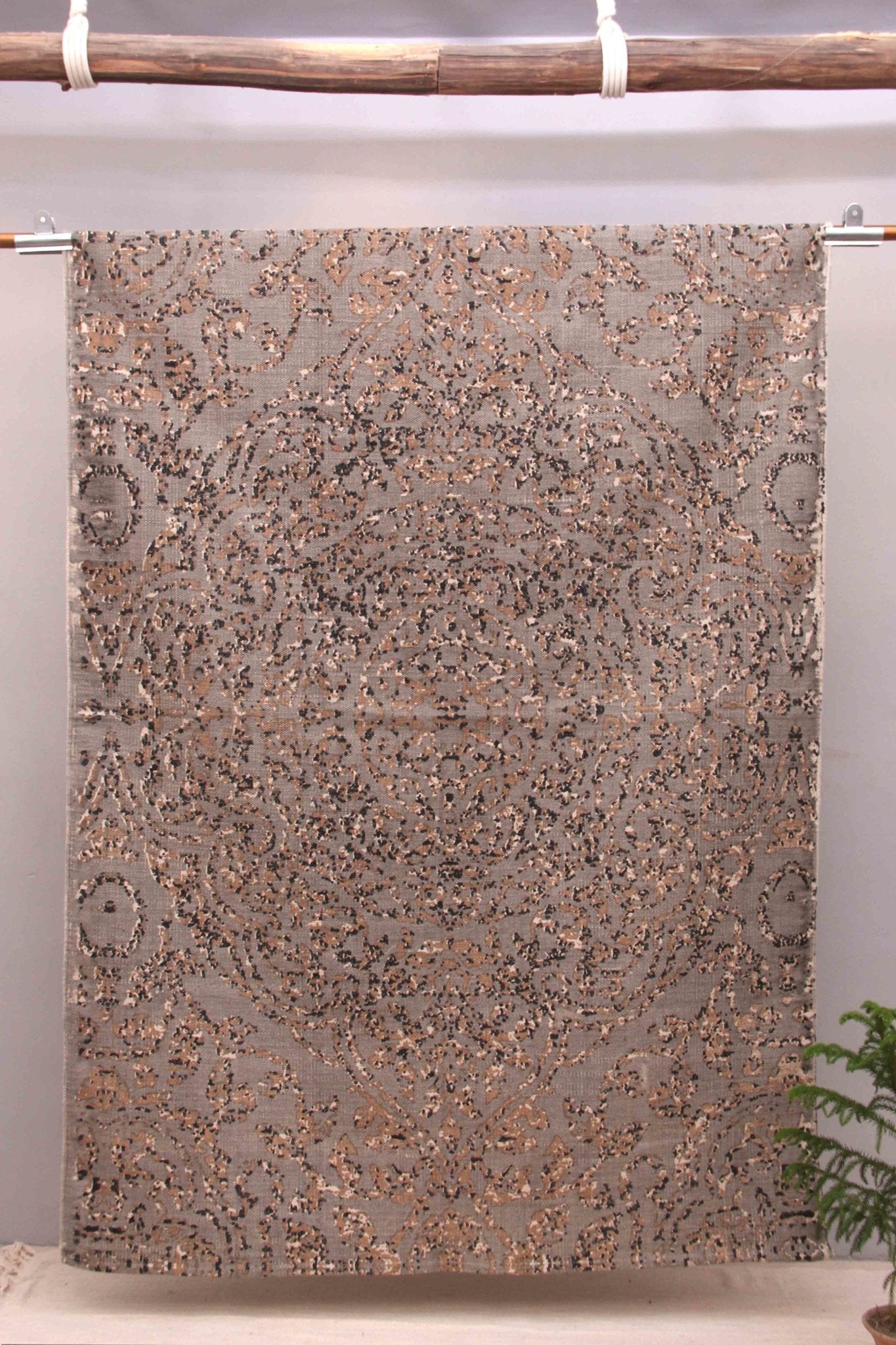 SCRAPPY - PRINTED RUG - GREY - ART AVENUE