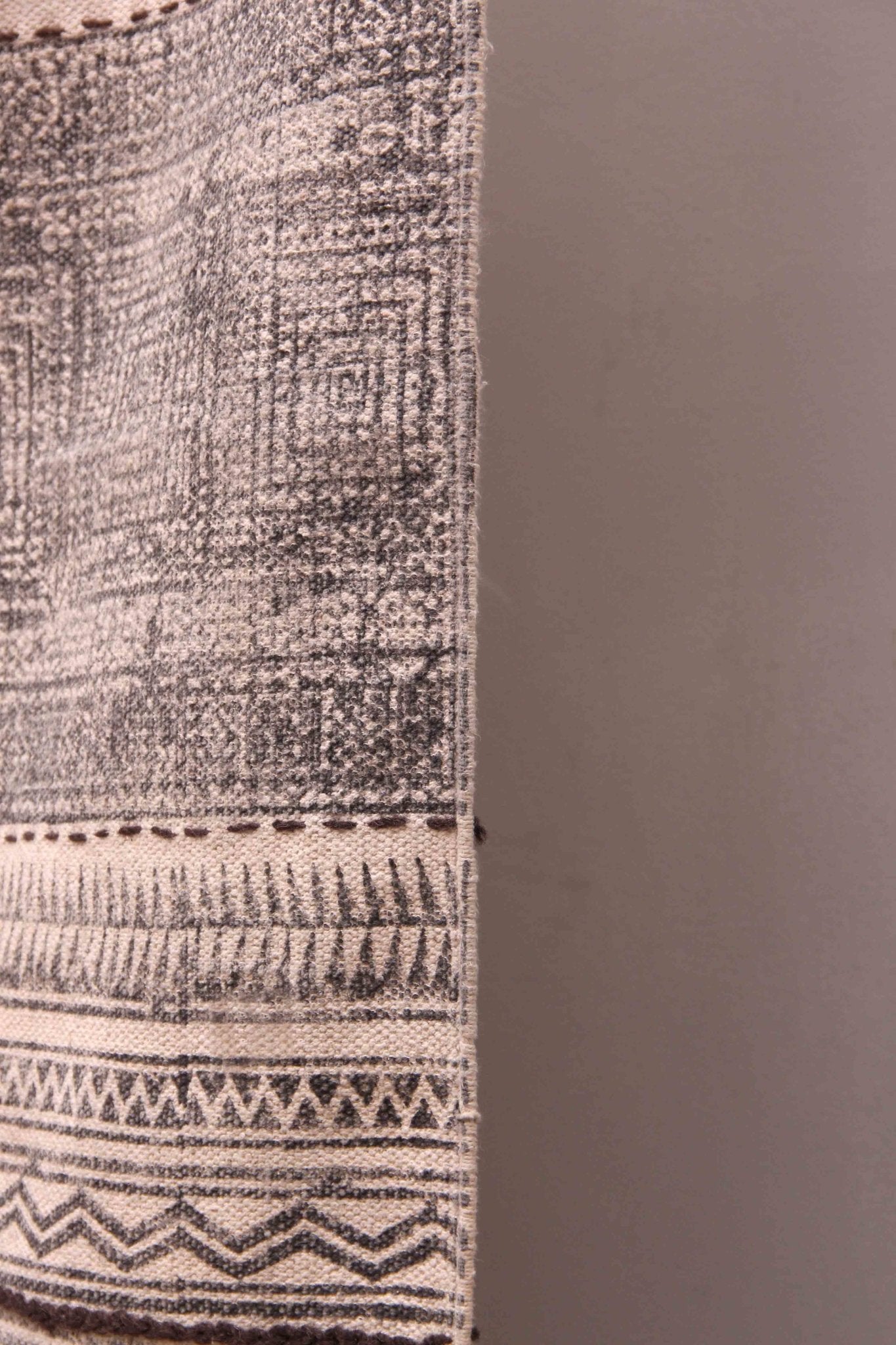 SCREED- BLOCK PRINTED RUG -BLACK - ART AVENUE