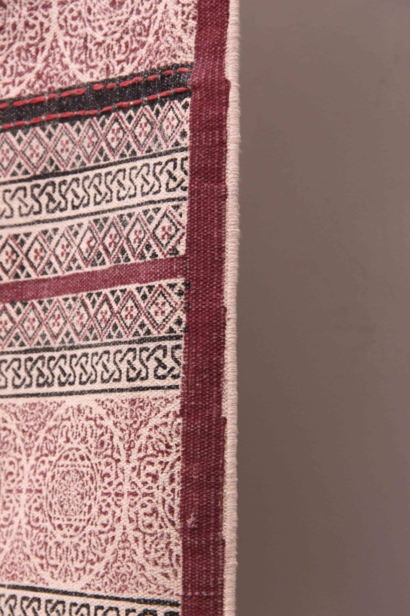SCRIBE- BLOCK PRINTED RUG- MAROON - ART AVENUE