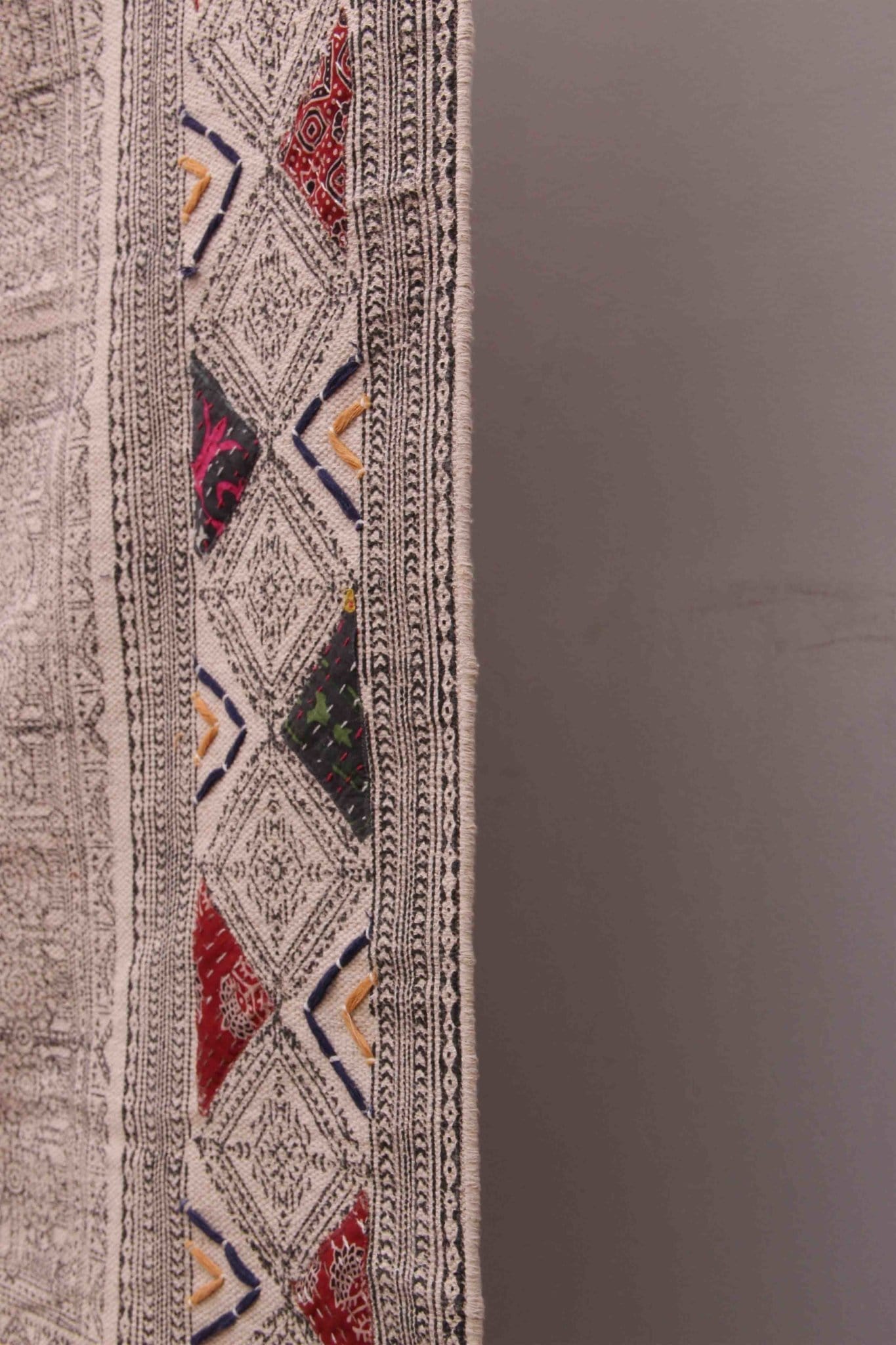 SEEMLY RECTANGULAR RUGS BLACK - ART AVENUE