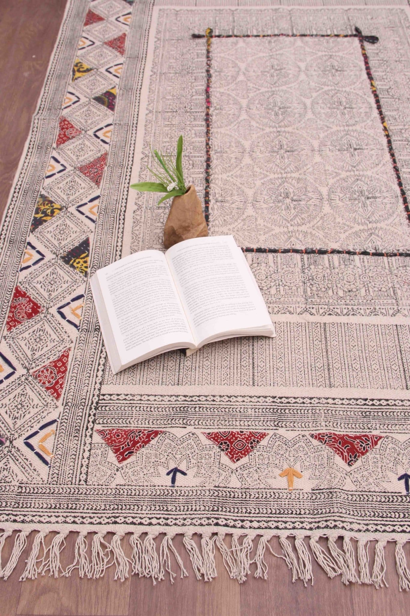 SEEMLY RECTANGULAR RUGS BLACK - ART AVENUE