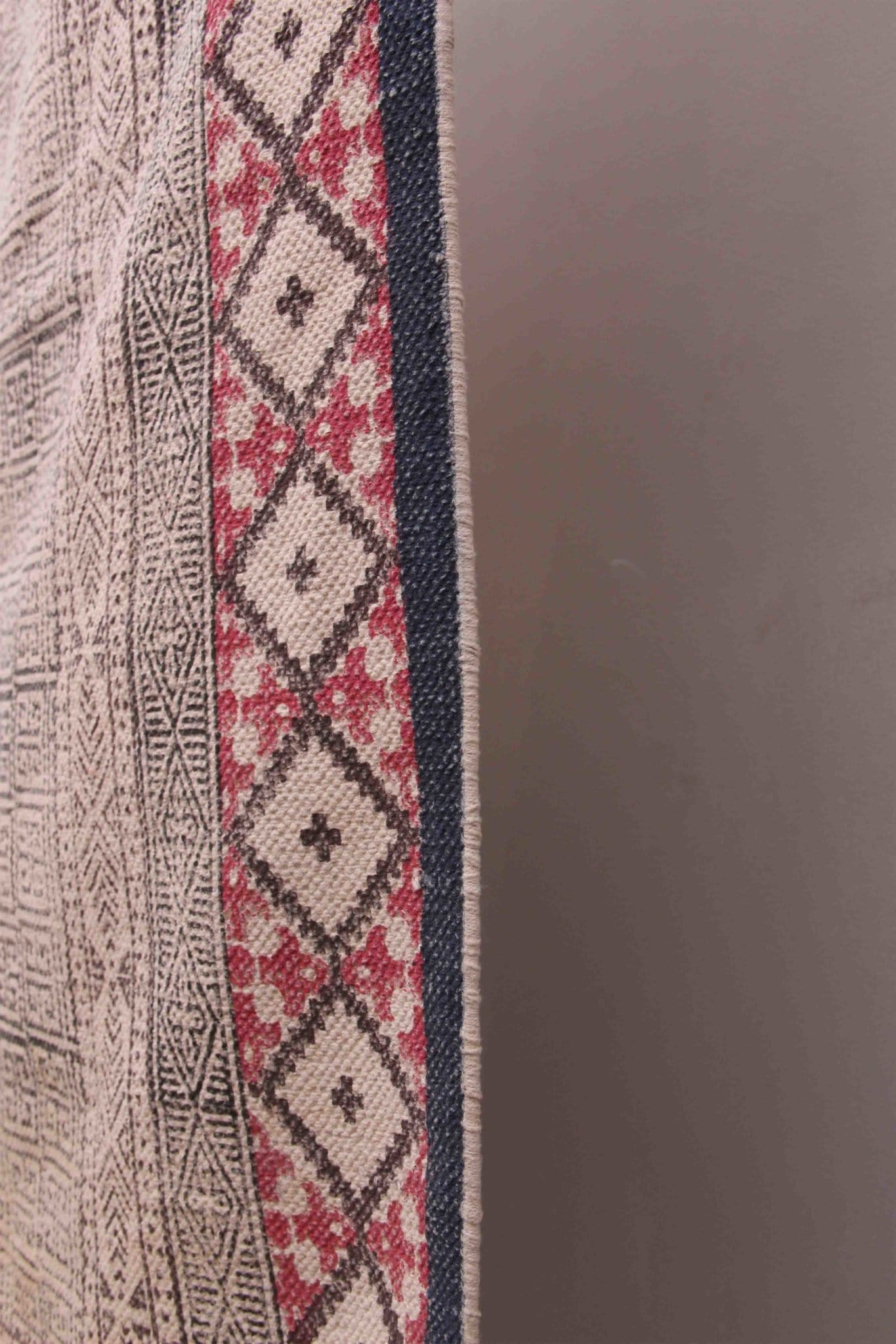 SEGMENT RECTANGULAR RUGS BLACK - ART AVENUE