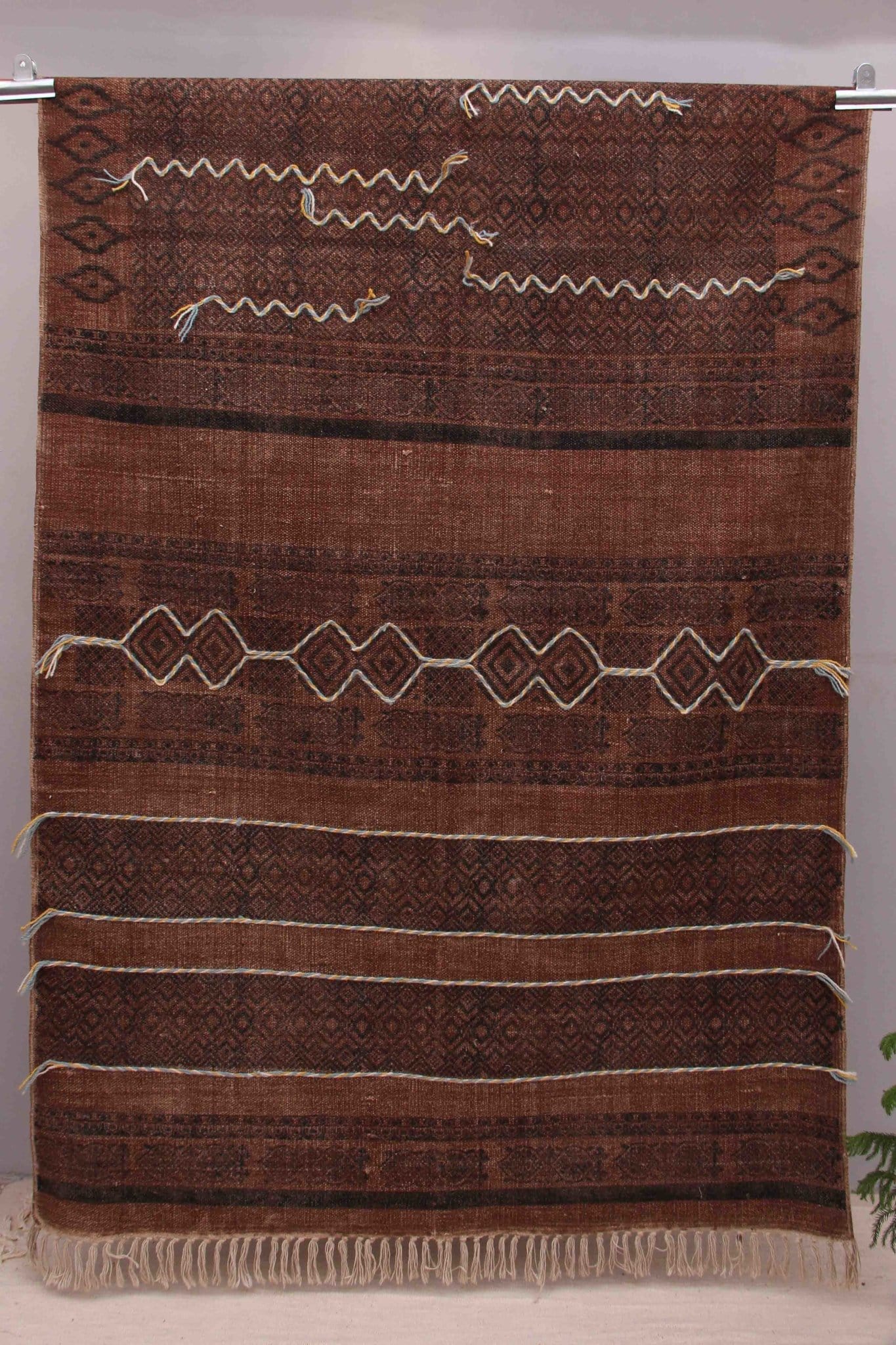 SELECTIVE - BLOCK PRINTED RUG - BROWN - ART AVENUE