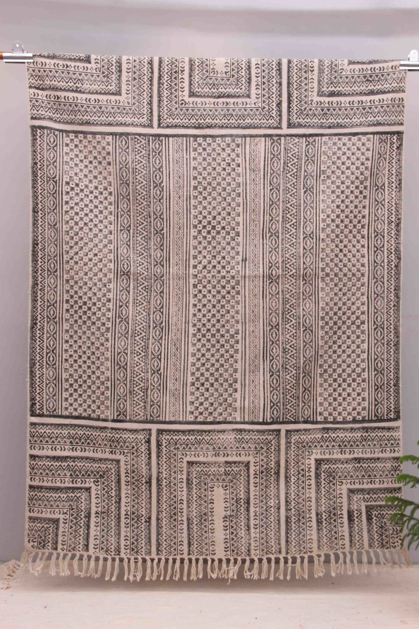 SEPARATE RECTANGULAR RUGS BLACK - ART AVENUE