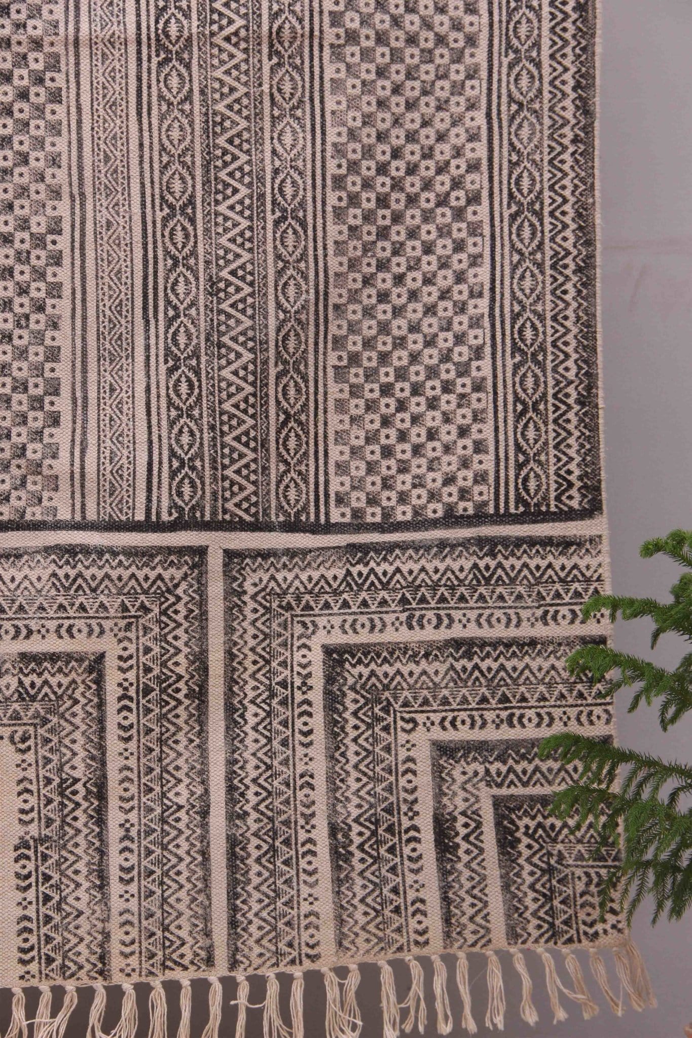 SEPARATE RECTANGULAR RUGS BLACK - ART AVENUE