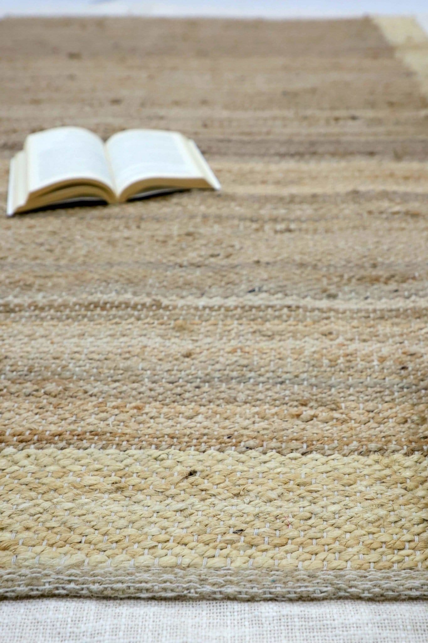 SLUBER - HANDWOVEN RUG - BROWN - ART AVENUE