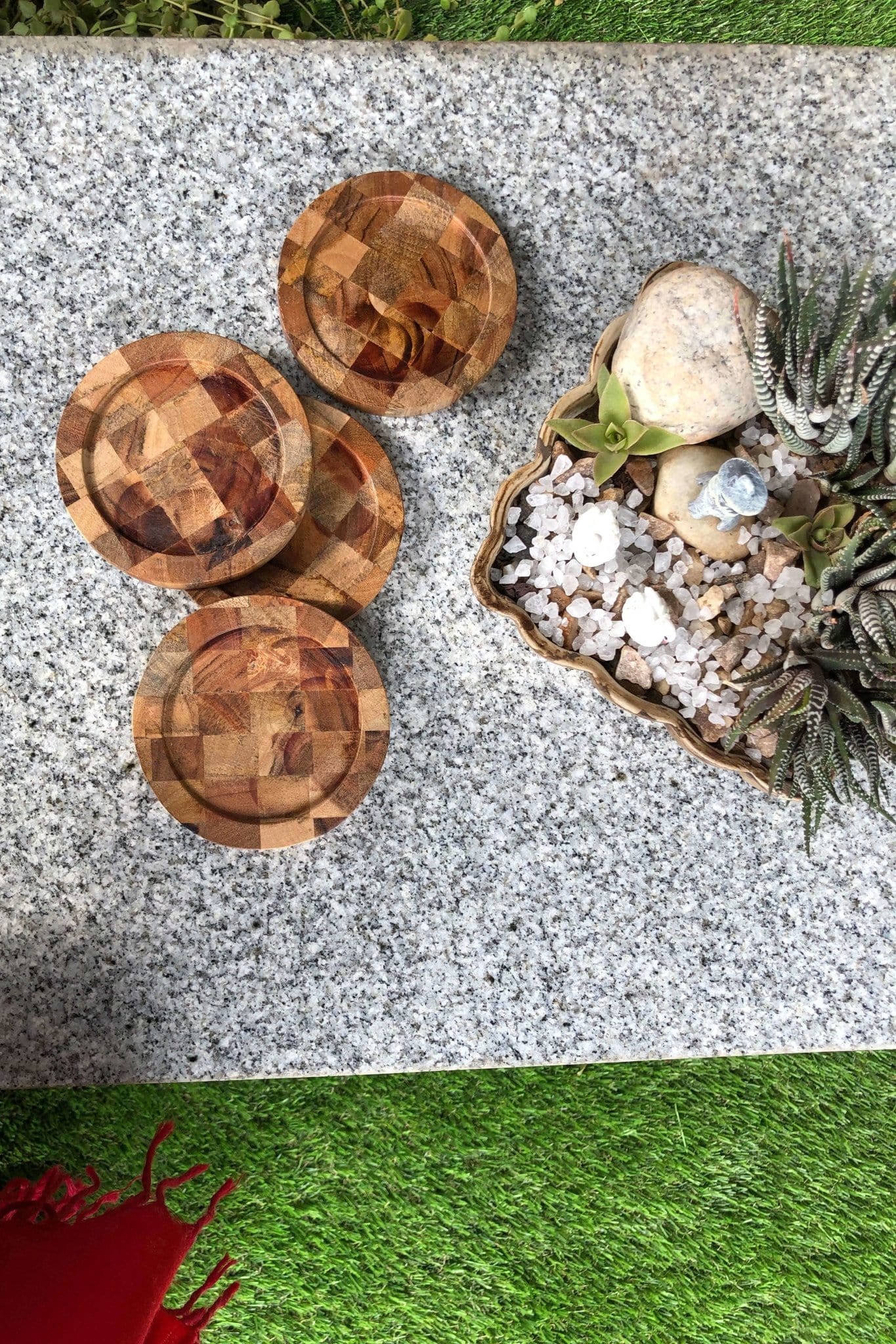 VANE - WOODEN COASTERS - NATURAL BROWN POLISH - ART AVENUE