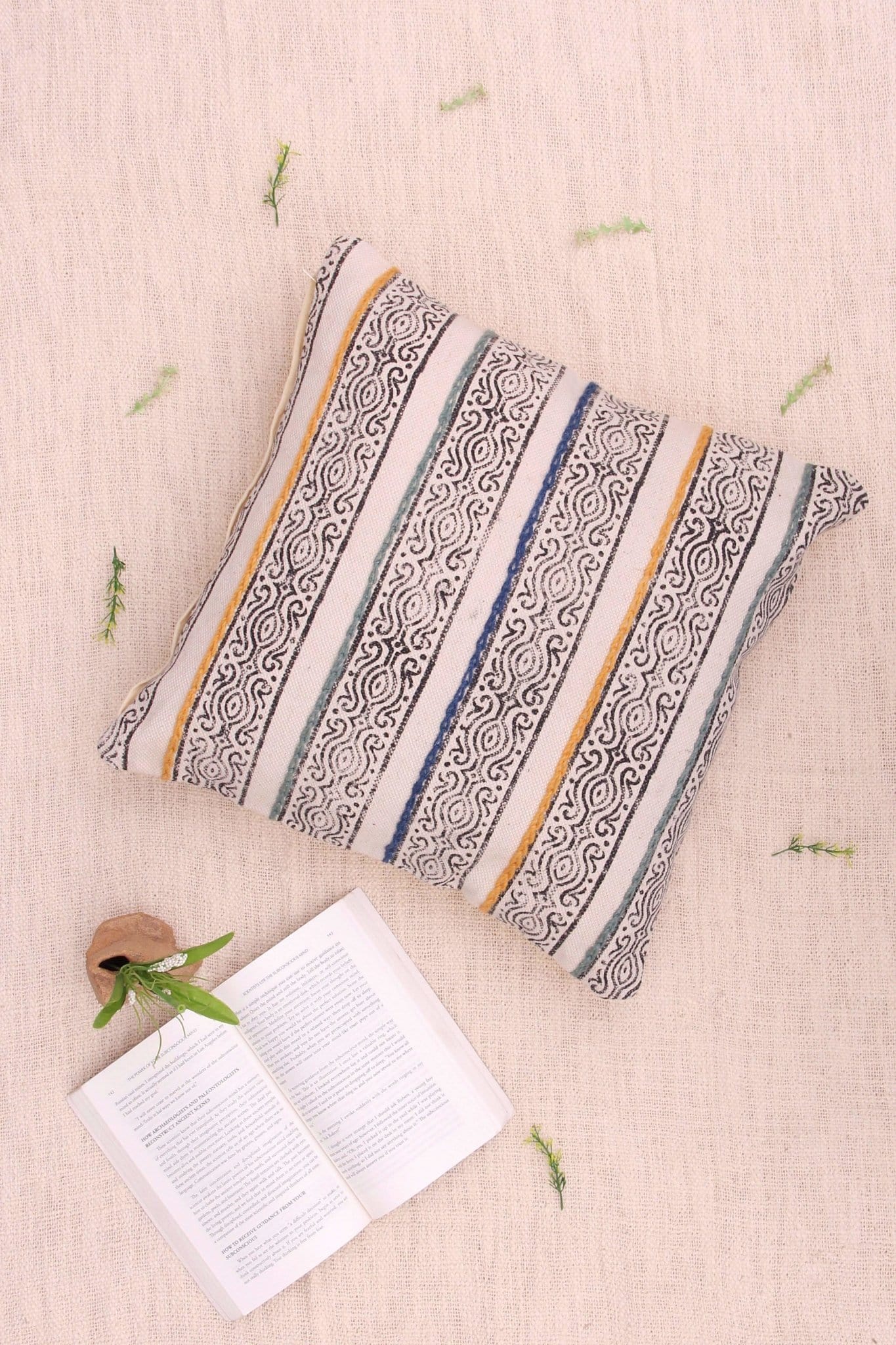 VARIATION - SQUARE CUSHION COVER -BLACK - ART AVENUE