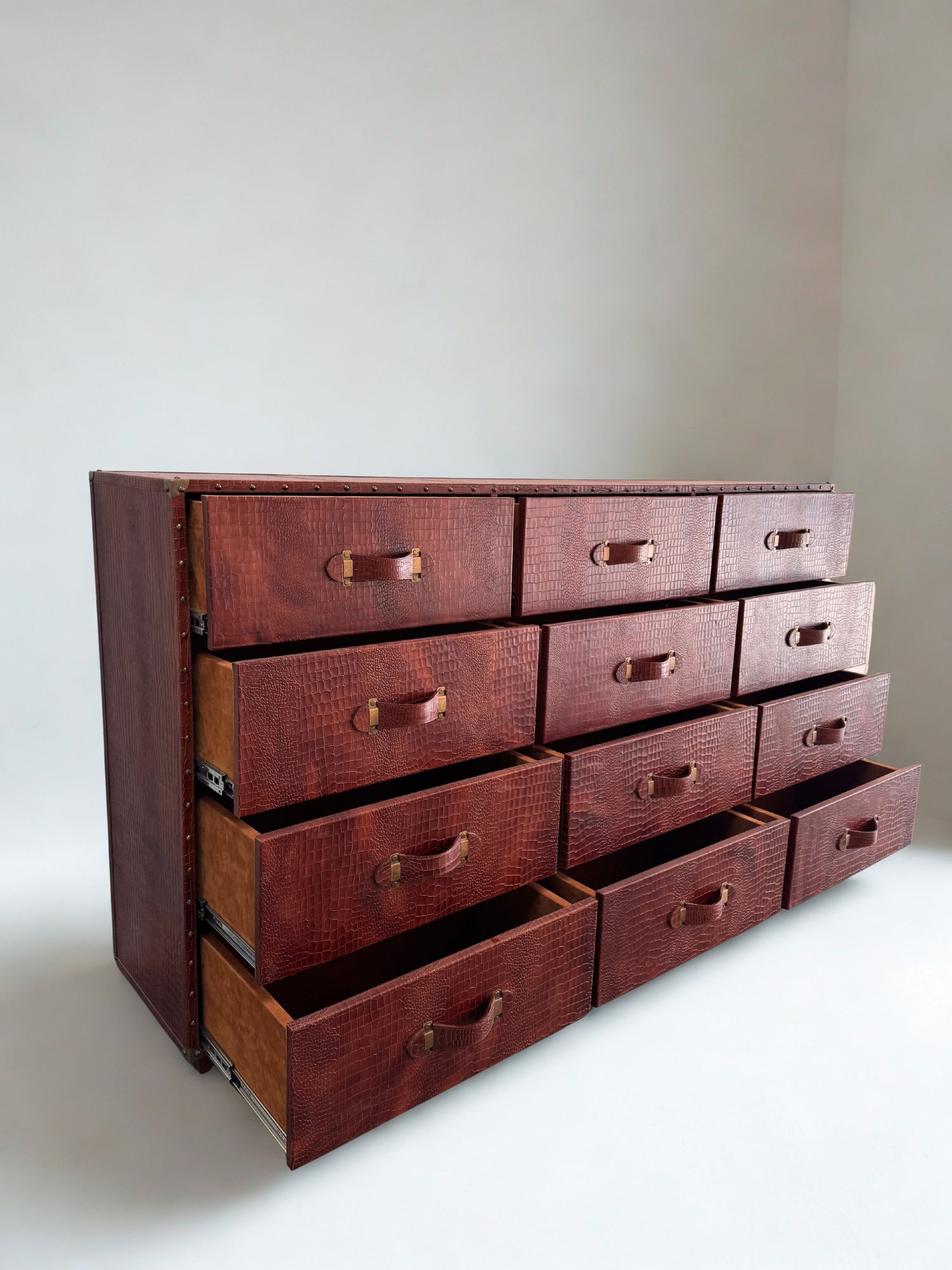 LOUIS CHEST OF DRAWERS -  LEATHER