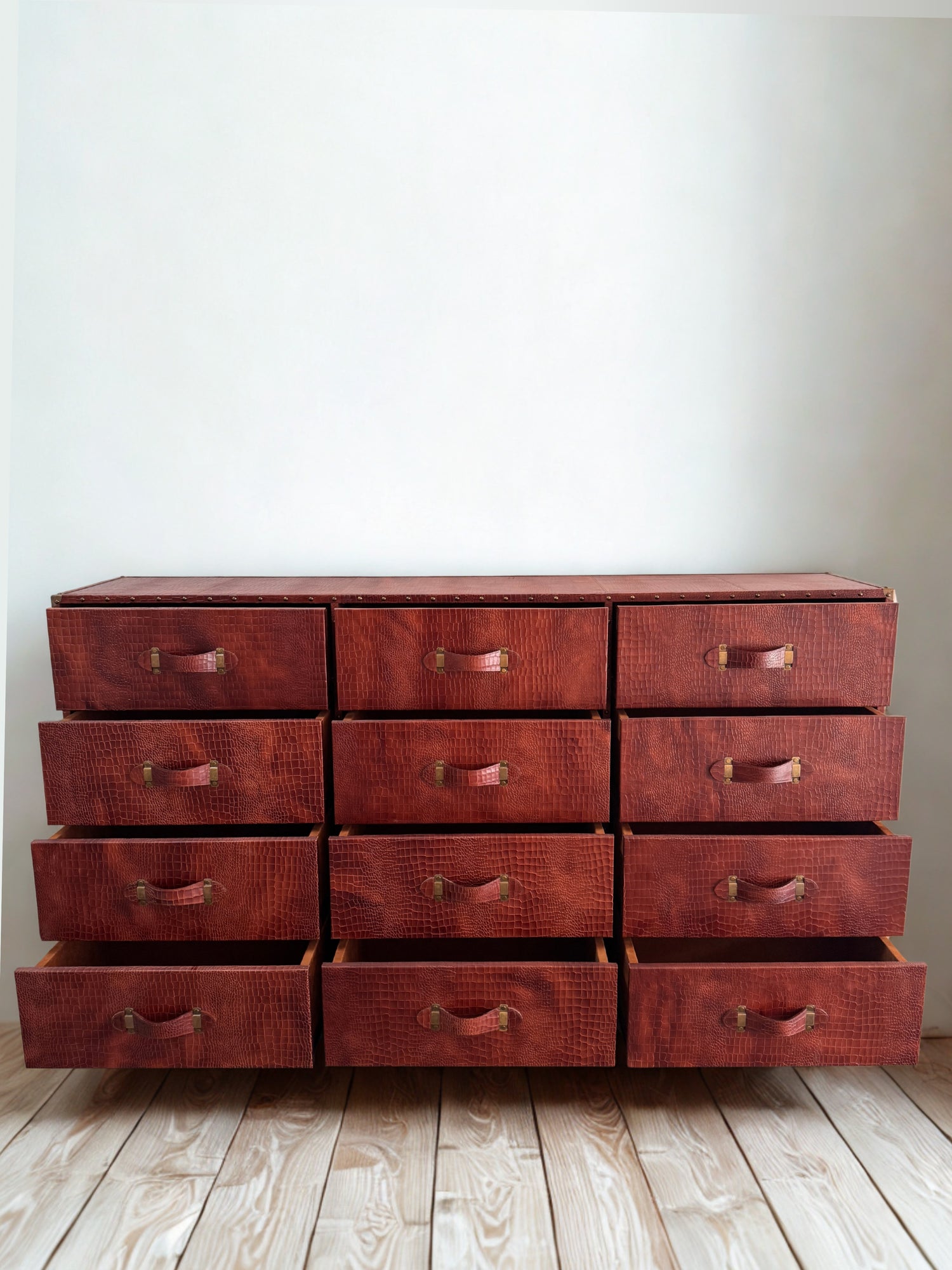 LOUIS CHEST OF DRAWERS -  LEATHER