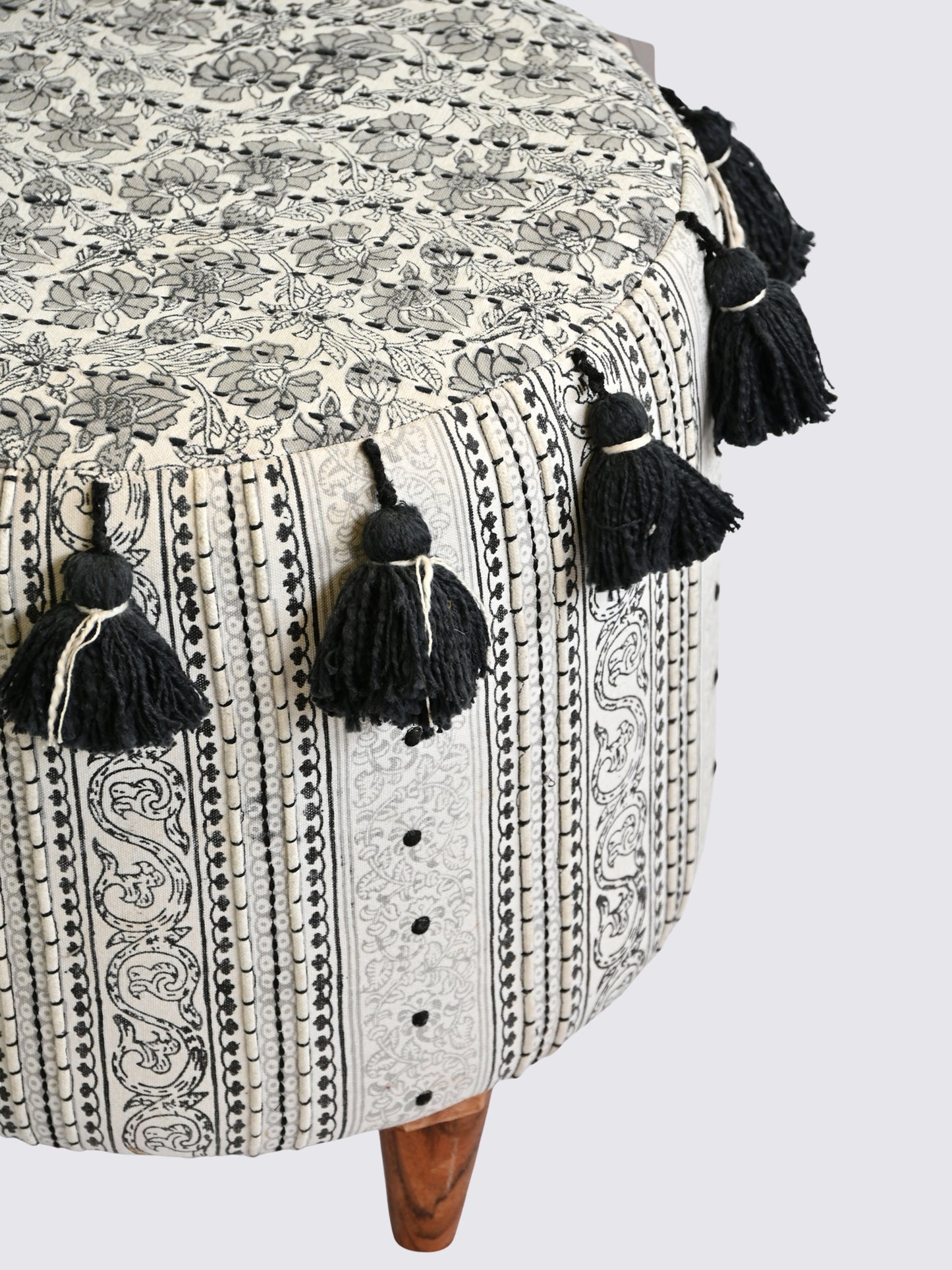 Vritti - CYLINDRICAL OTTOMAN