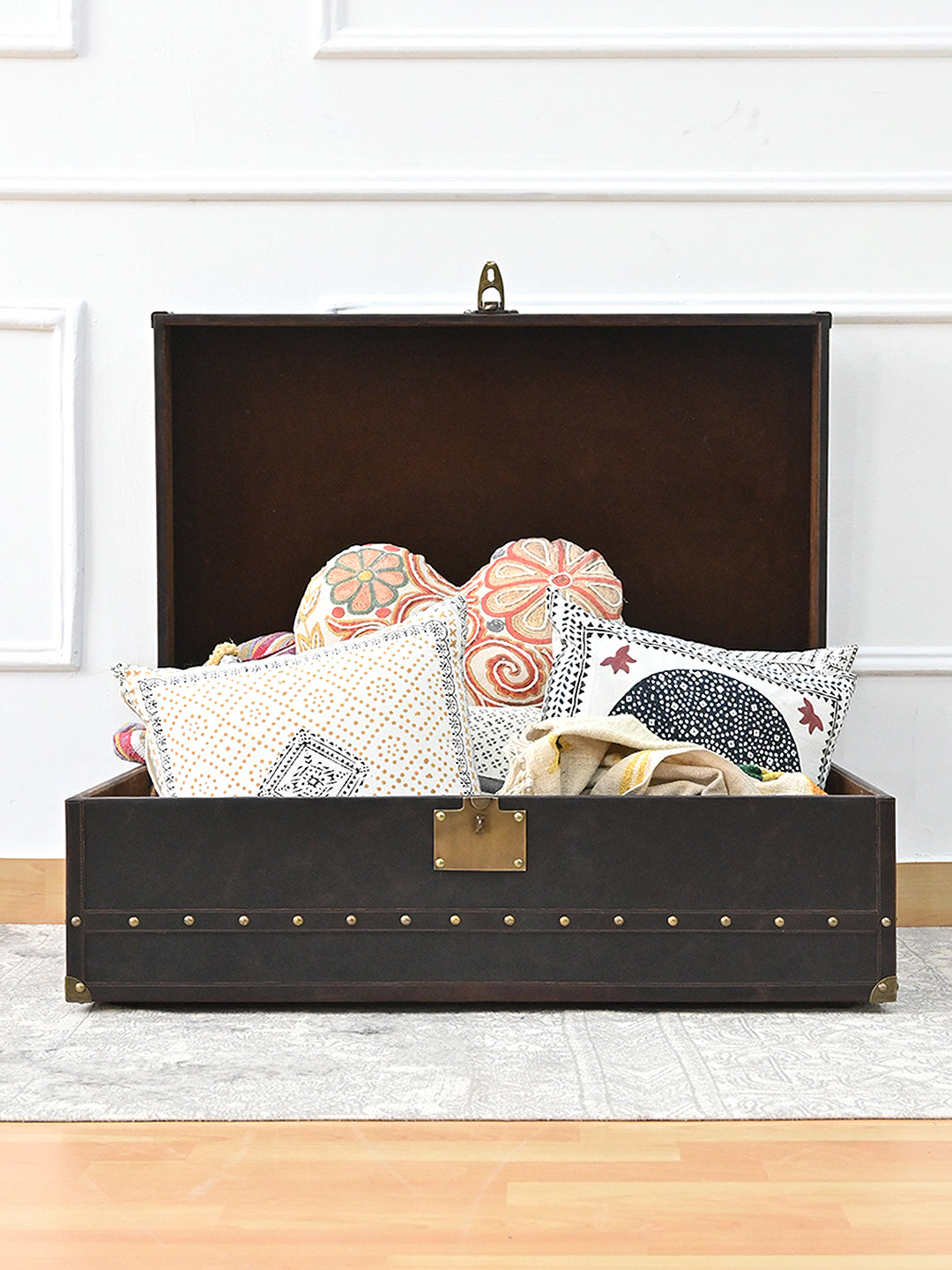 Jaisalmer Campaign Trunk — handcrafted leather storage trunk by Art Avenue, interior detail