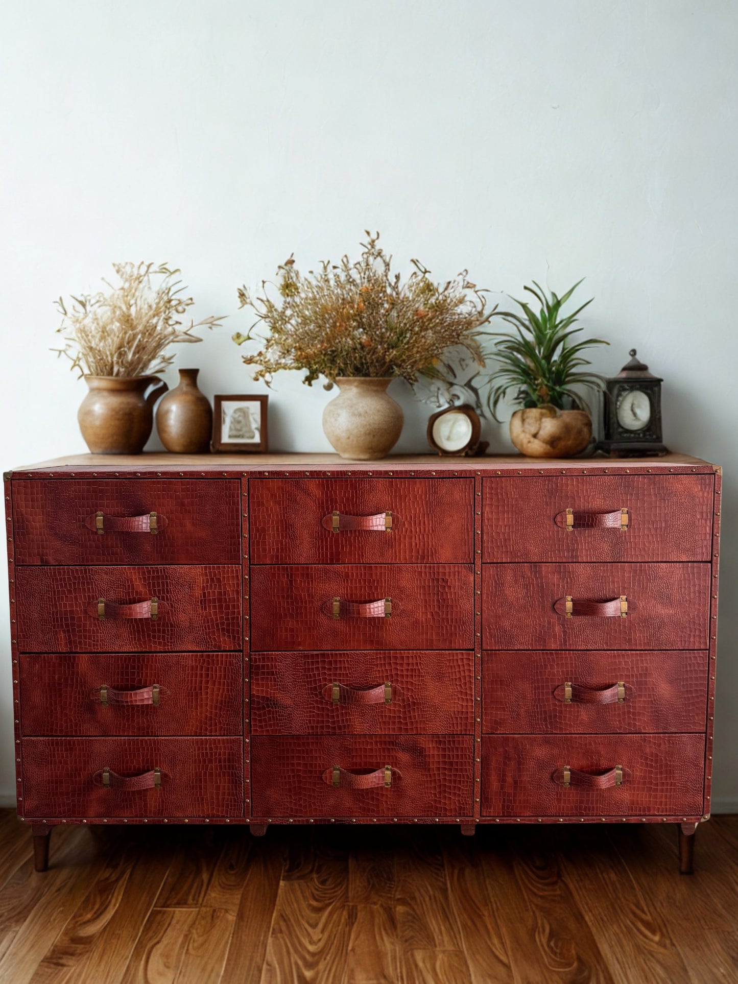 LOUIS CHEST OF DRAWERS -  LEATHER