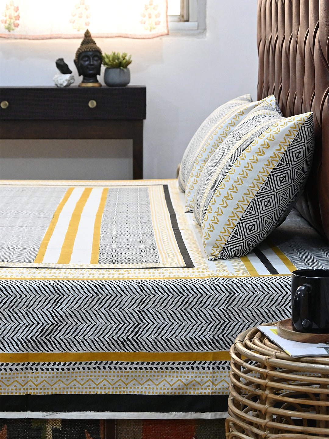 LINEUP GEOMETRIC COTTON BLOCK PRINTED DOUBLE BEDSHEET WITH PILLOW - ART AVENUE