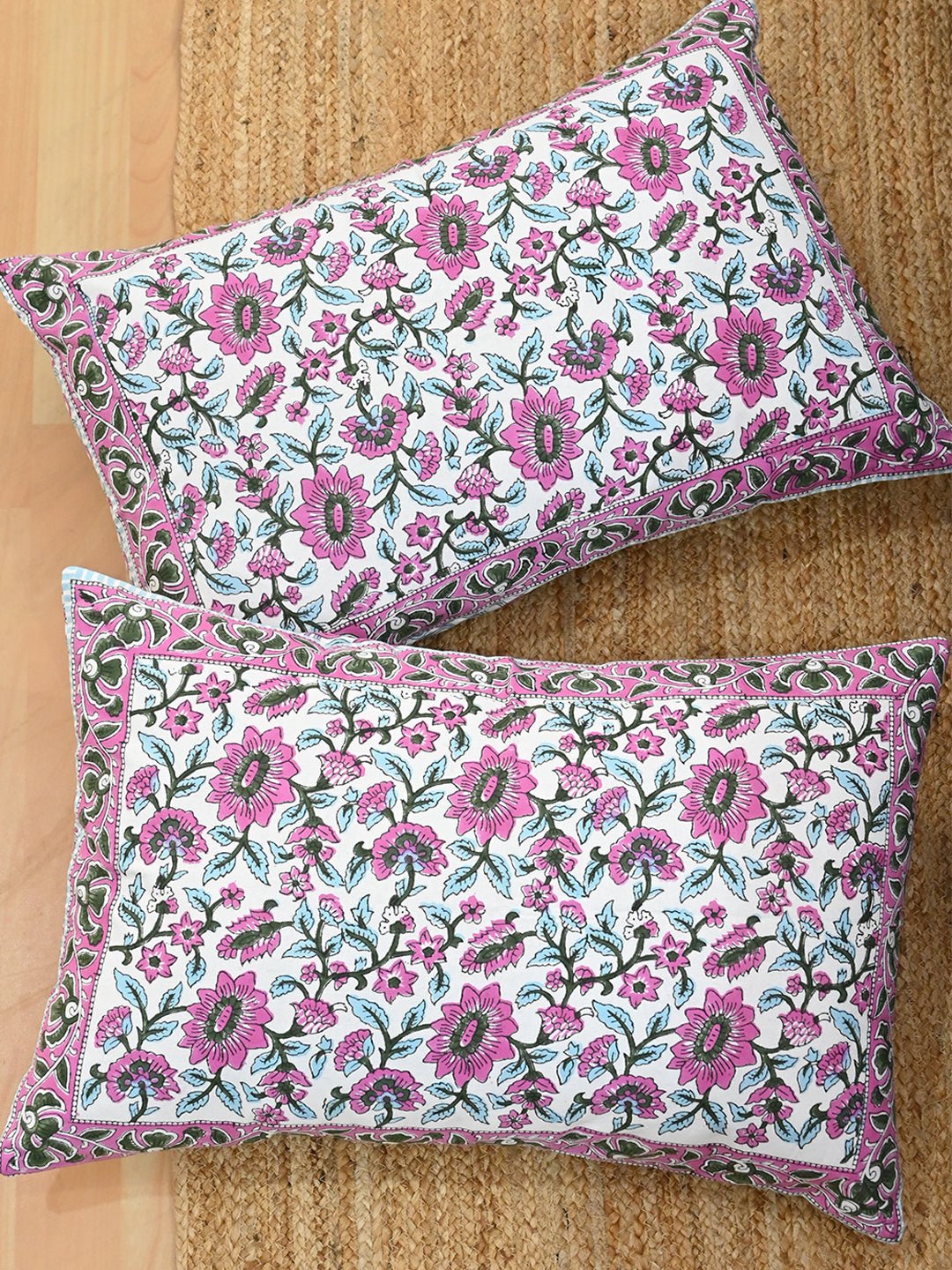 GULMARG PINK COTTON PRINTED DOUBLE BEDSHEET WITH PILLOW - ART AVENUE