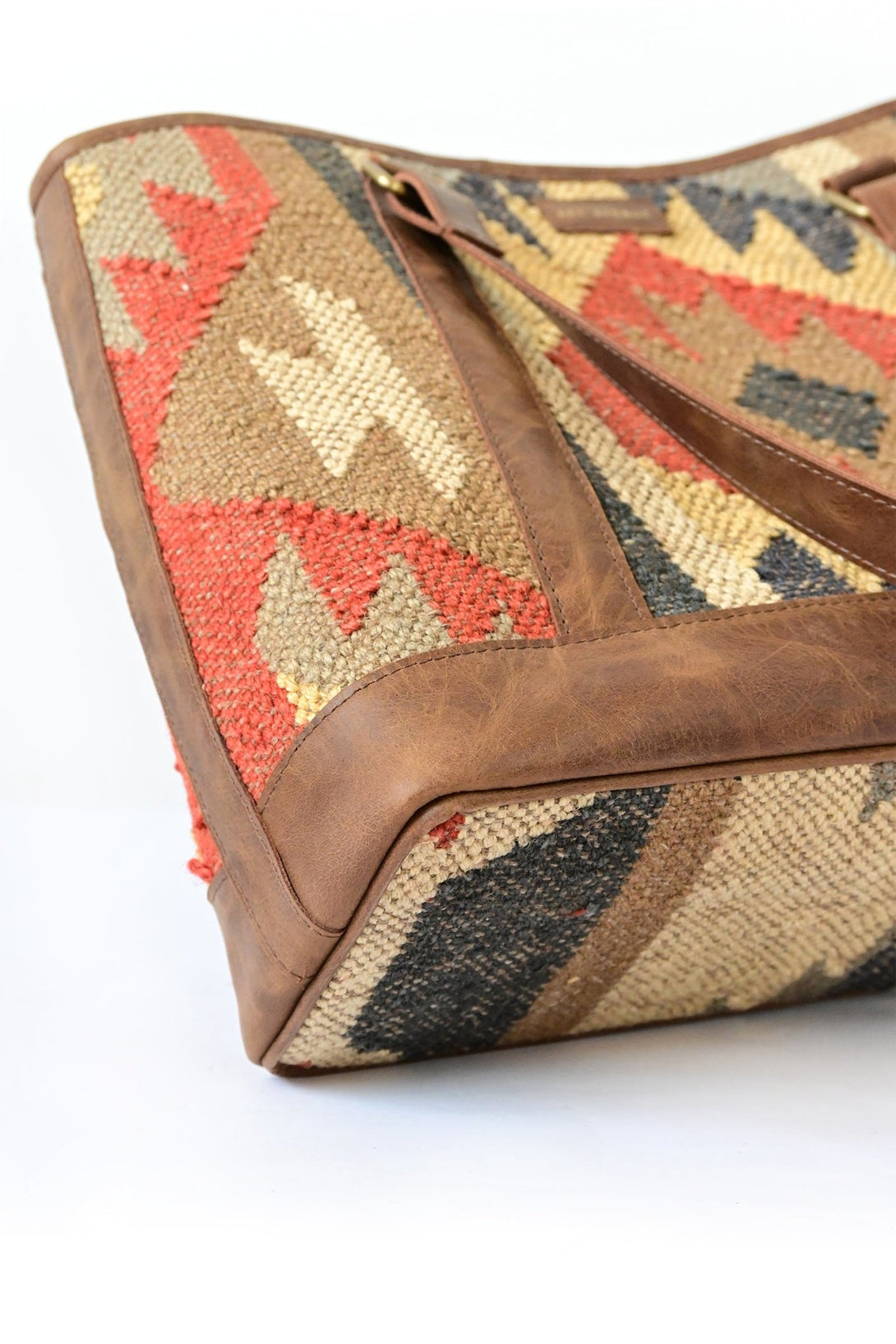 NYMPH - LEATHER AND KILIM BAG - ART AVENUE