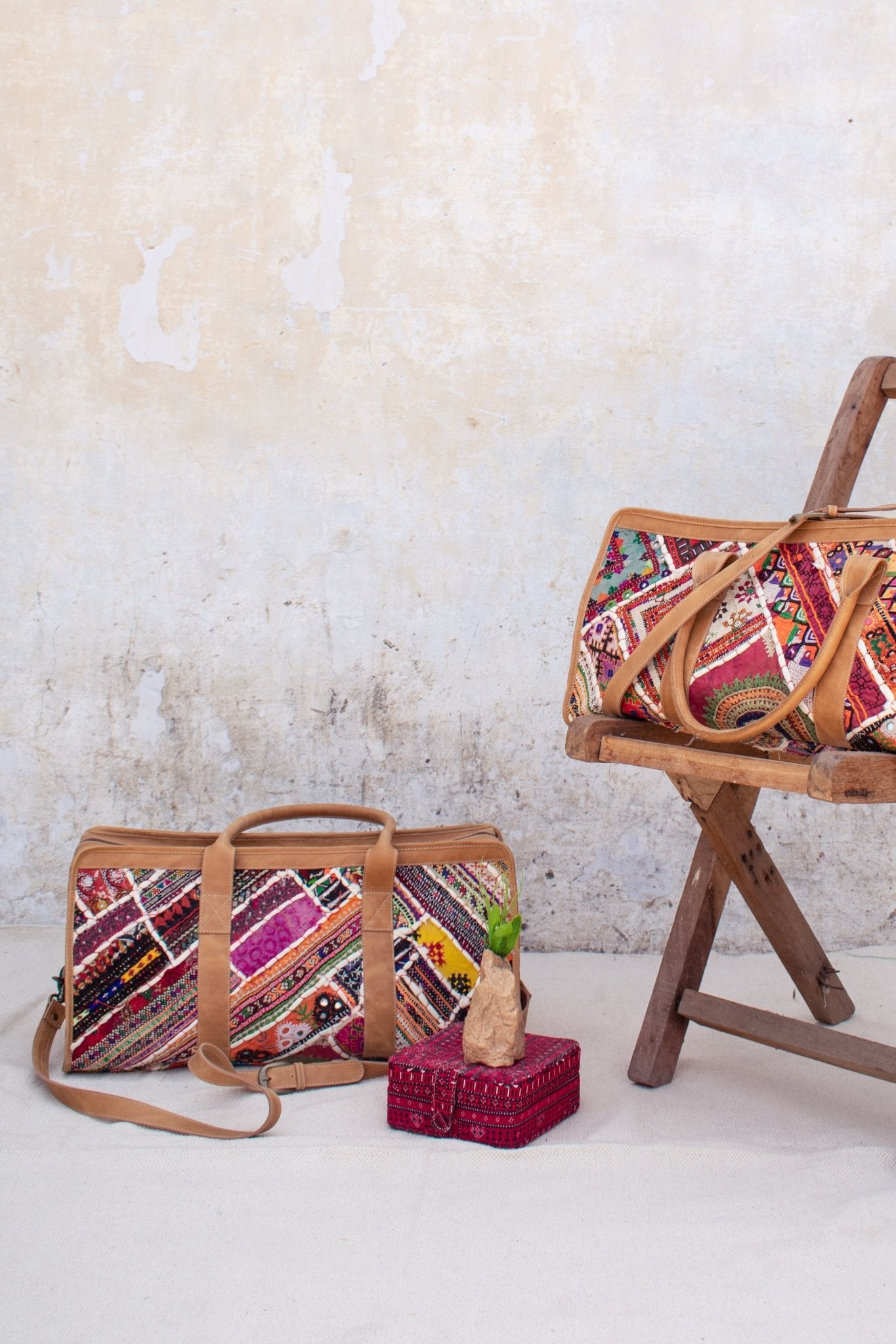 PORTICO- VINTAGE FABRIC PATCHWORK TRAVEL BAG - ART AVENUE